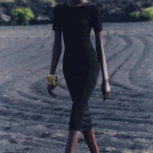 NWT‼️ ZARA KNIT FITTED MIDI DRESS